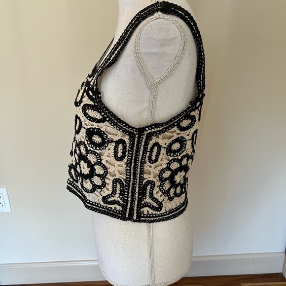 Black and Cream Floral Crochet Top - Picture 4 of 11